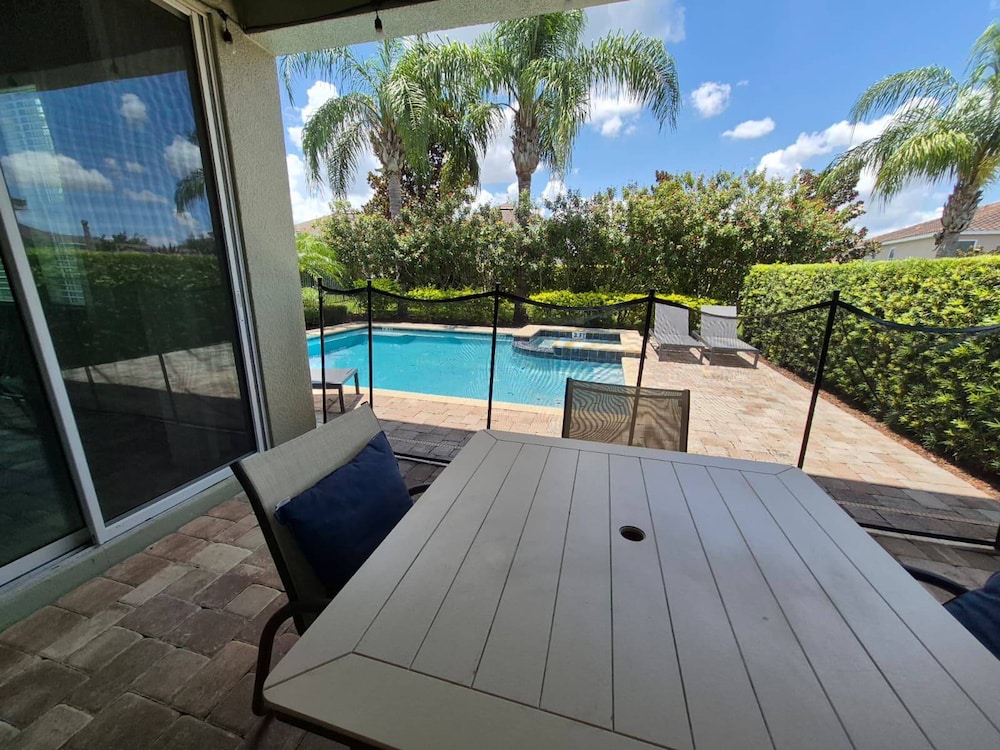 6BR 5BA w Private Pool Spa Near Disney