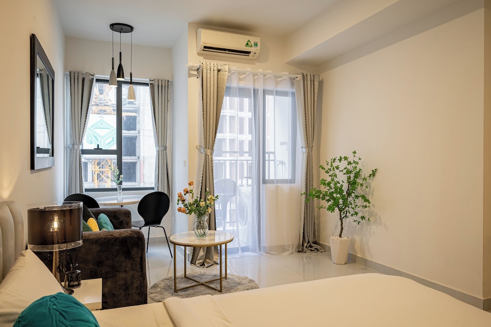 SOHO Premier Residence