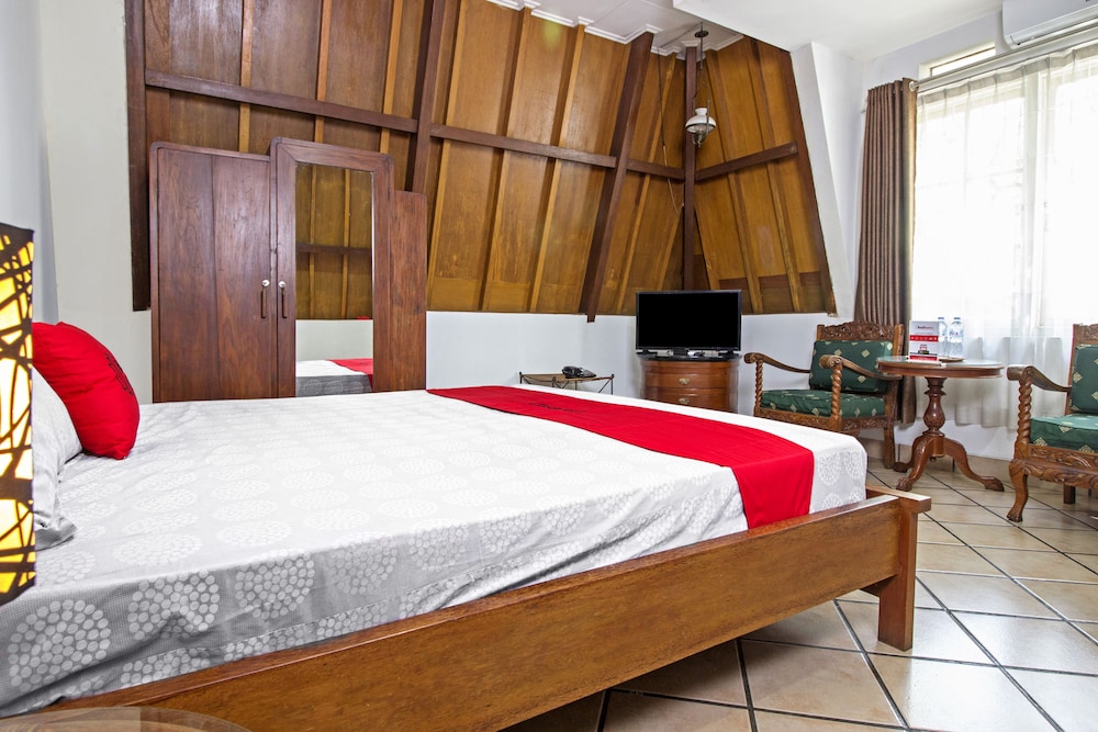 RedDoorz Plus near Parahyangan University