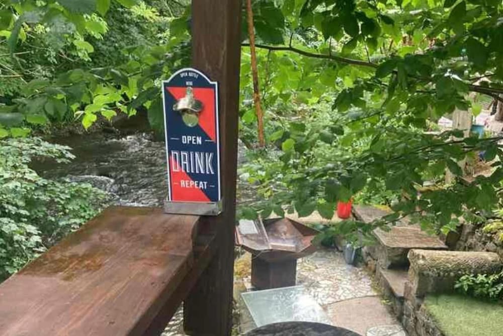 2 Bed-sleeps 3-dog Friendly-garden-riverside