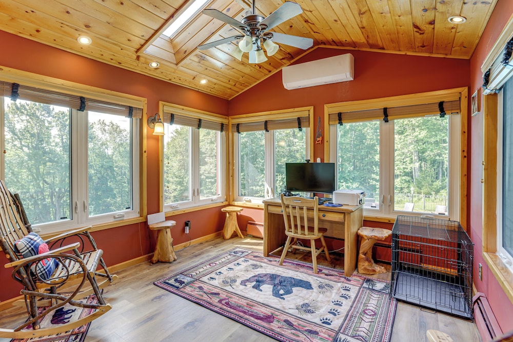 Hot Tub & Game Room: Deep Creek Winter Getaway