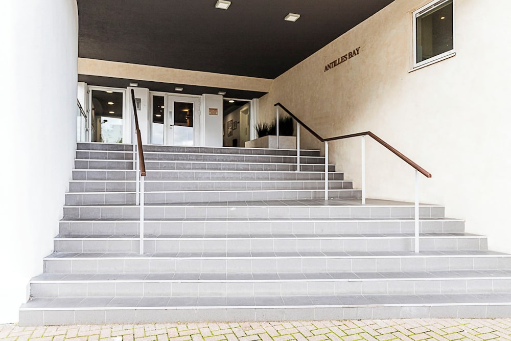 Bright and Stylish Riverside Haven in Canary Wharf