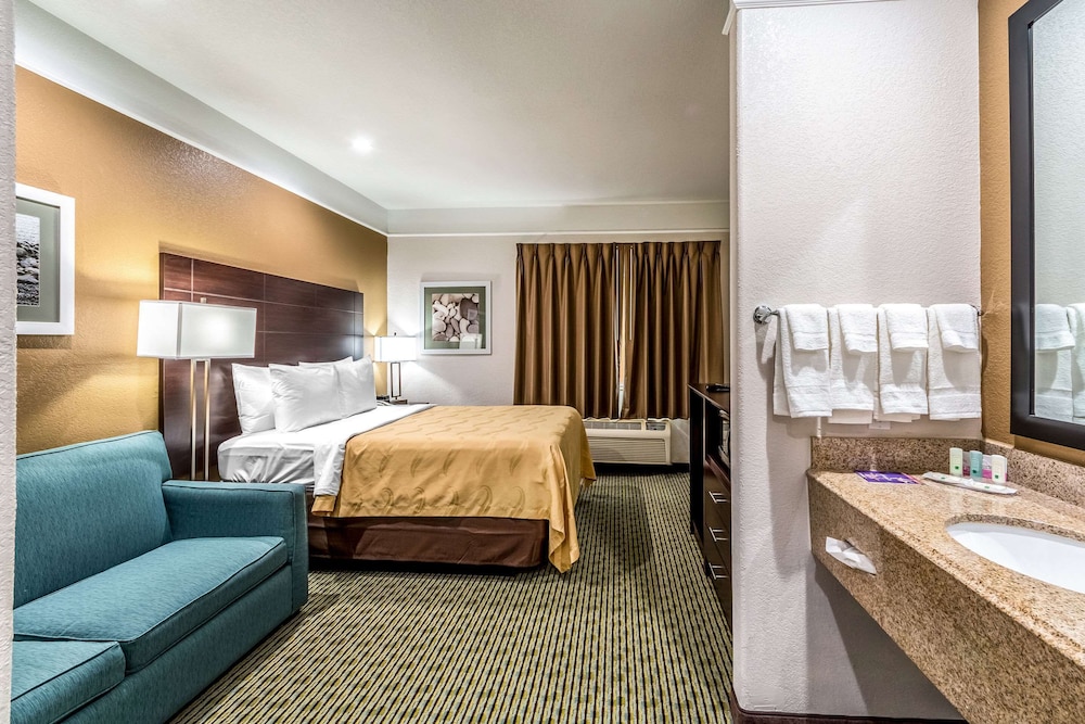 Quality Inn & Suites SeaWorld North 2