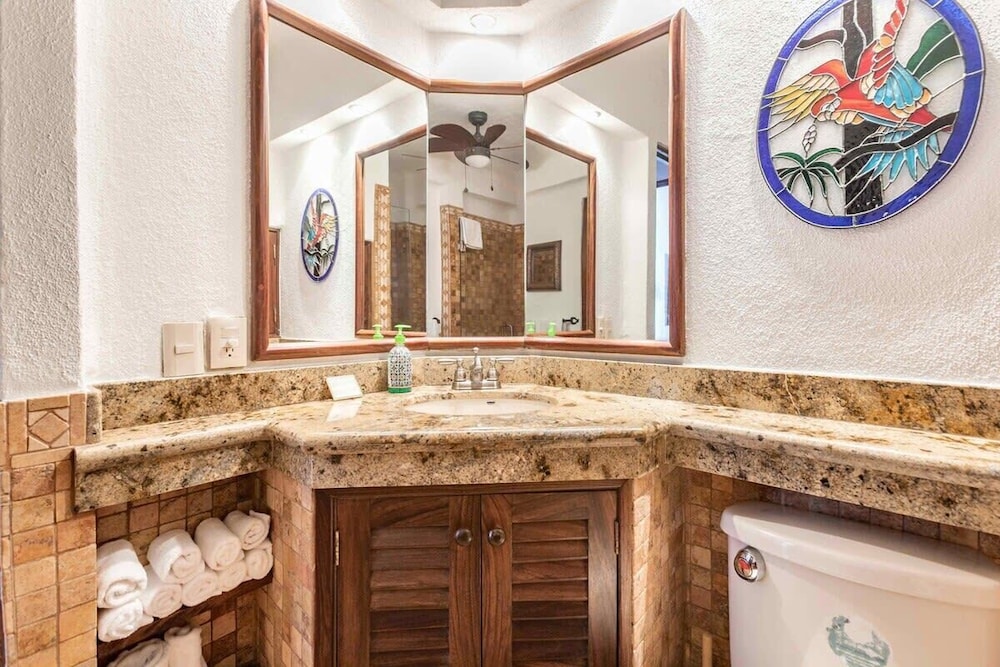 Ocean View 2Br Condo-balcony-beach-pool - 610