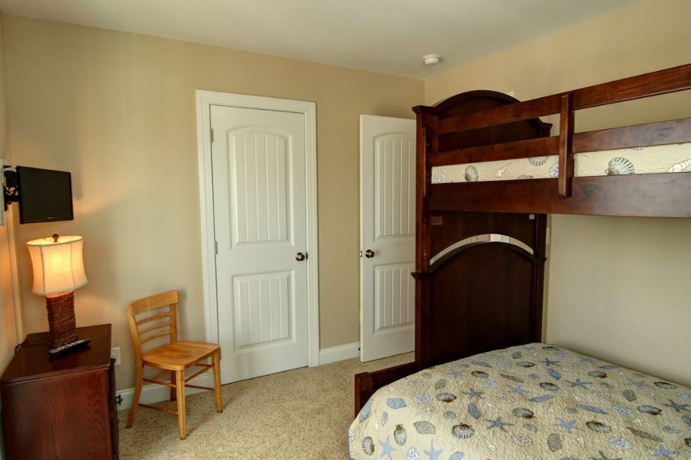 Welcome  4 Bedroom Home by RedAwning view 3