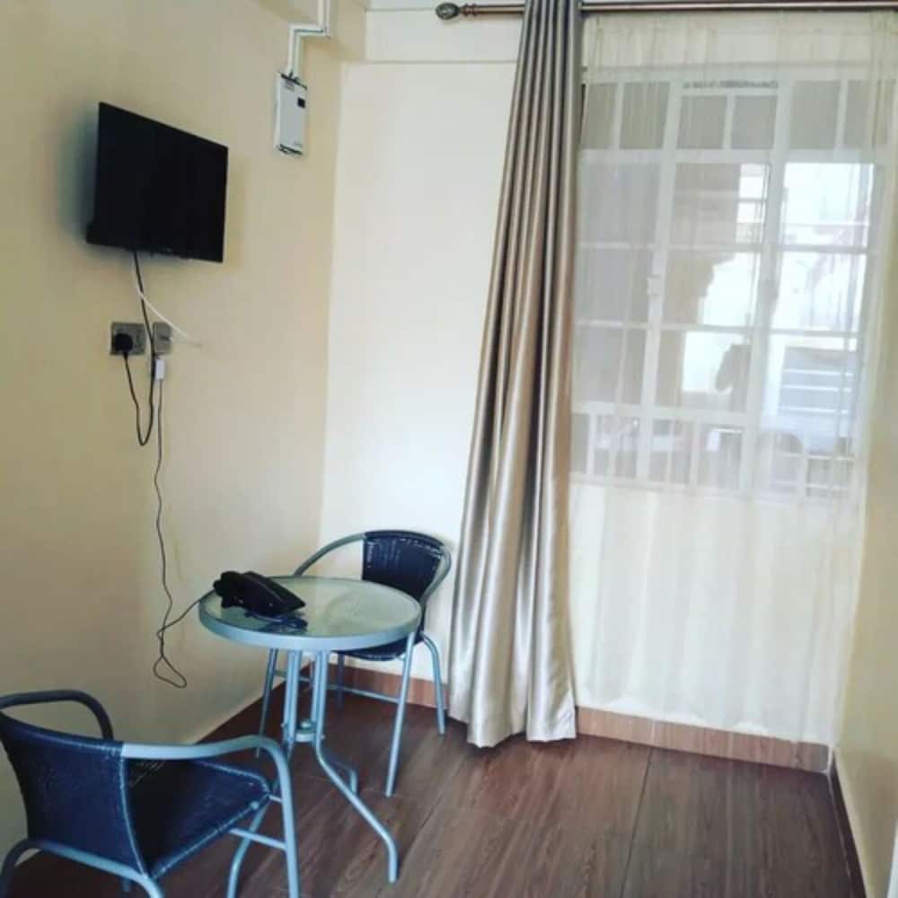 Clinton Hotel Kikuyu view 3