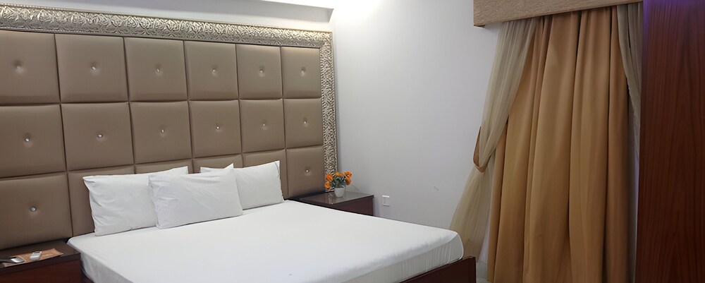 Lavish Inn Guest House