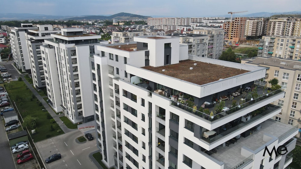 MoHost Valcom - Luxury Skyline Penthouse