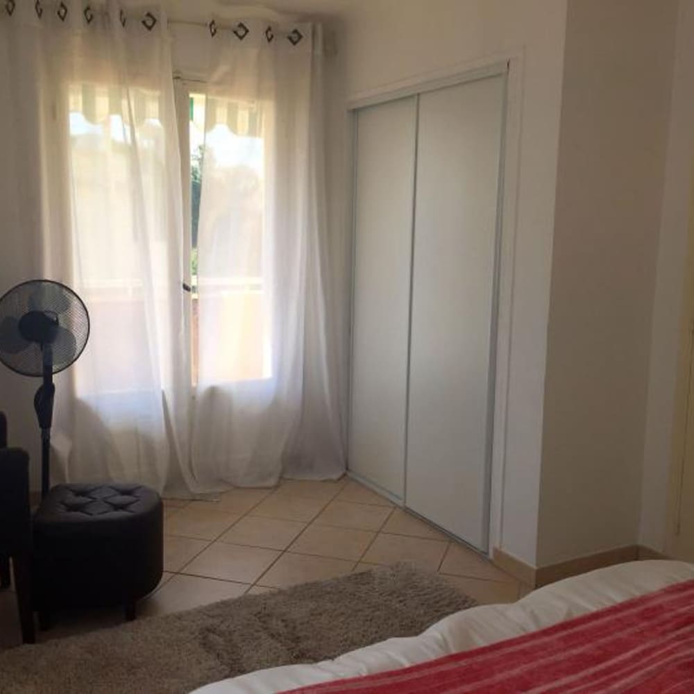 Pleasant 2 Bed Apartment in the Calm Palm Beach Area of Cannes With Beaches Nearby on all Sides - 1525