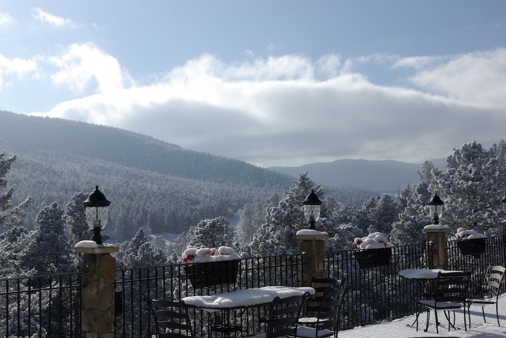 Arrowhead Manor Bed & Breakfast Inn & Event Center
