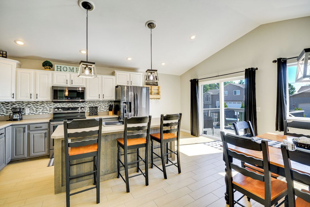 6 Mi to Zoomontana: Family Home w/ Fenced Yard