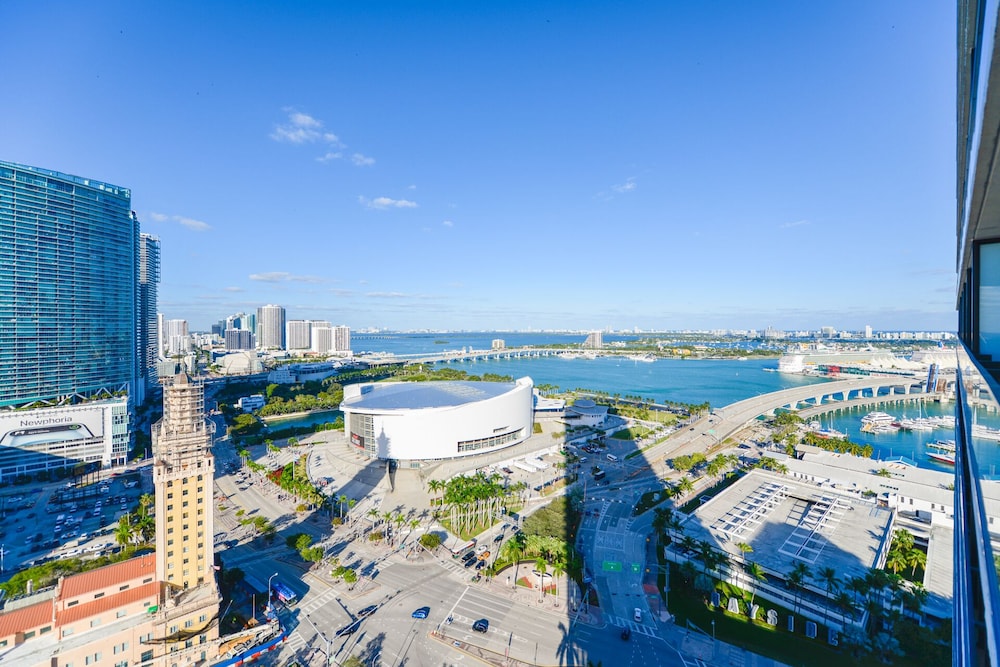 Luxury Condo  In The Epicenter of Miami