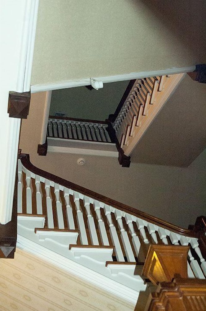 The Albanus Phillips Inn