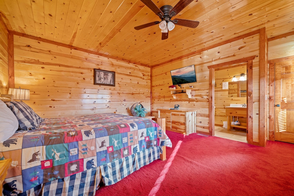 Exquisite Getaway w Indoor Pool Theater
