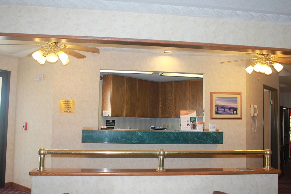 Econo Lodge Oacoma - Chamberlain West view 2