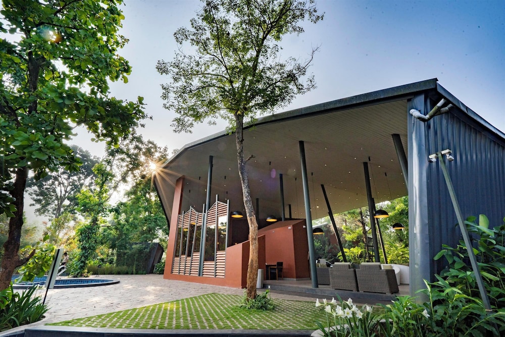 Vyna Hillock Resort and Spa
