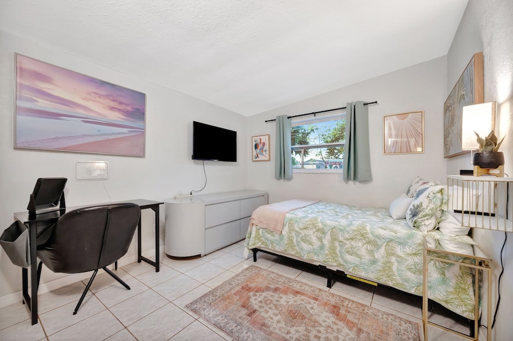 Family Home 10 Mins to Beach Pets Welcome
