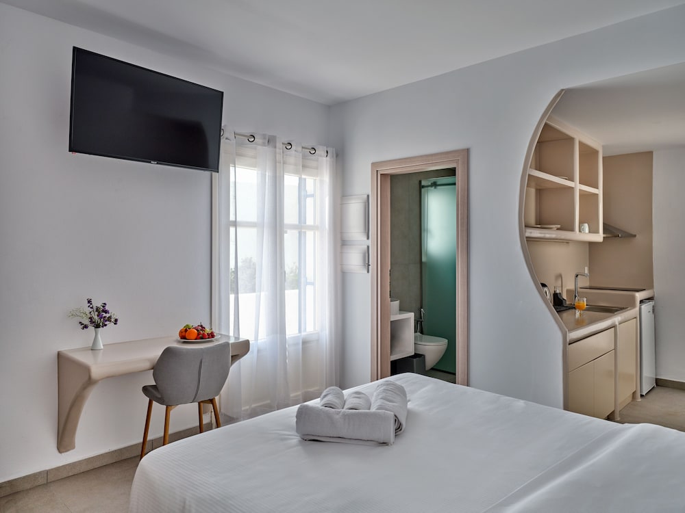 Bedspot Apartments Paros view 4