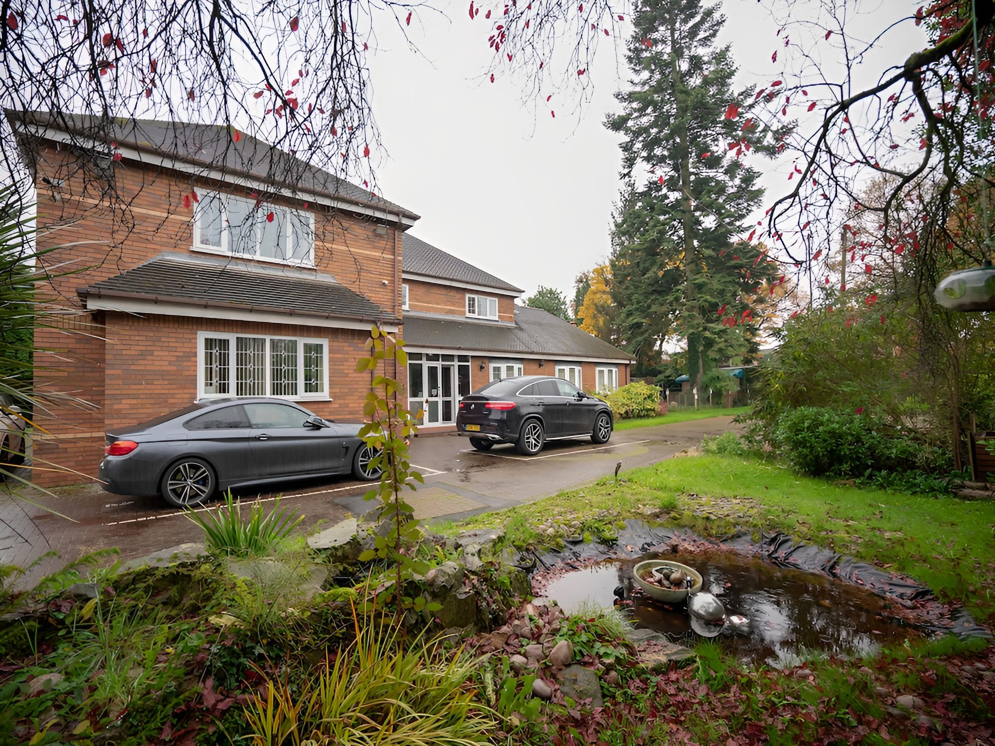 OakCroft GuestHouse Manchester Airport