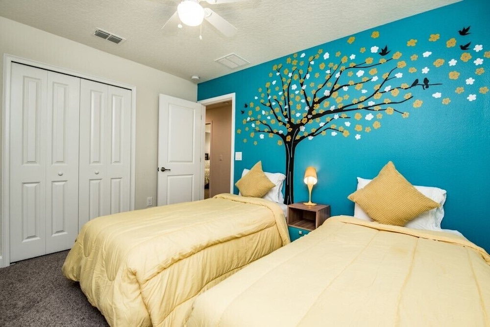 6 Bdrm 5 Bath Golf Resort view 3
