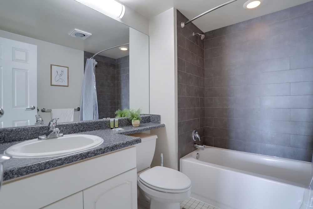 Modern 2BR Stay Near DC Arlington VA