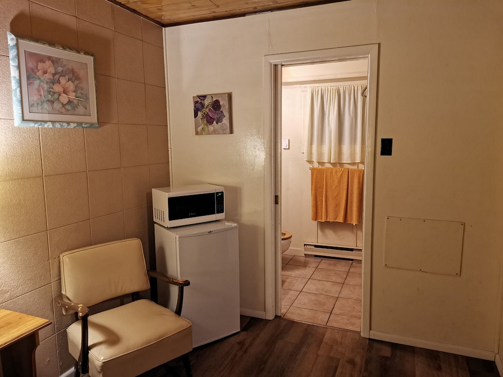 Cedars Motel