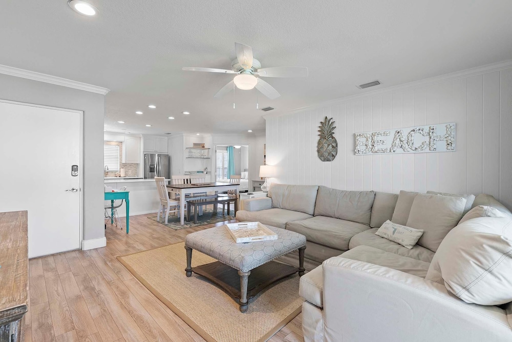 Colony Beach Club 248