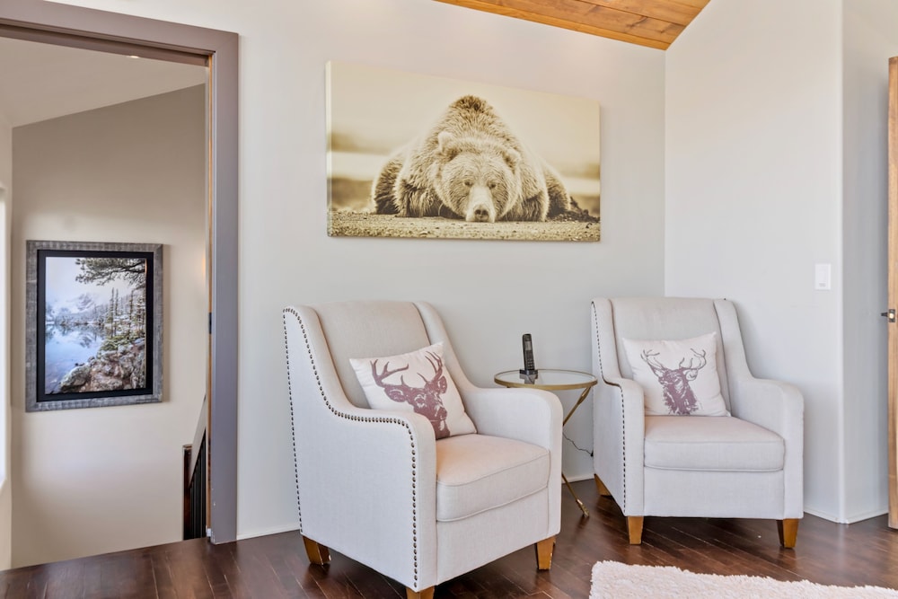 Terra Furma Luxury Vacation At Windcliff 4 Bedroom Home by RedAwning view 2