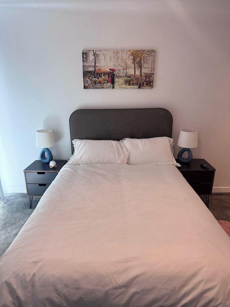 City Centre - 2-bed High Rise Apartment - Sleeps 4