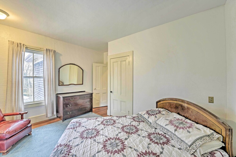 Apt on Vineyard Haven Near Nantucket Sound! view 3