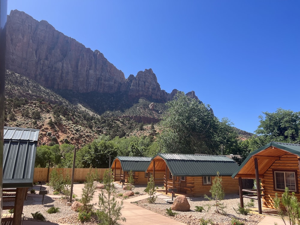 Zion Canyon Cabins 18