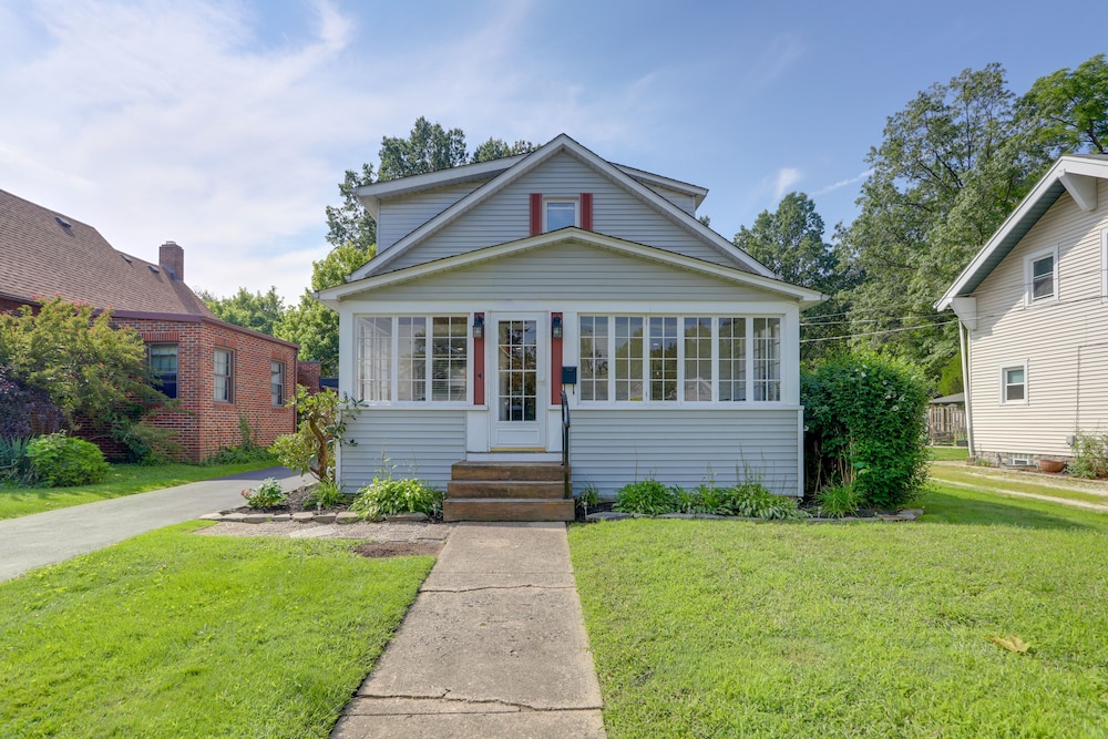 Welcoming Willoughby Home: 1 Mi to Historic Dtwn view 4