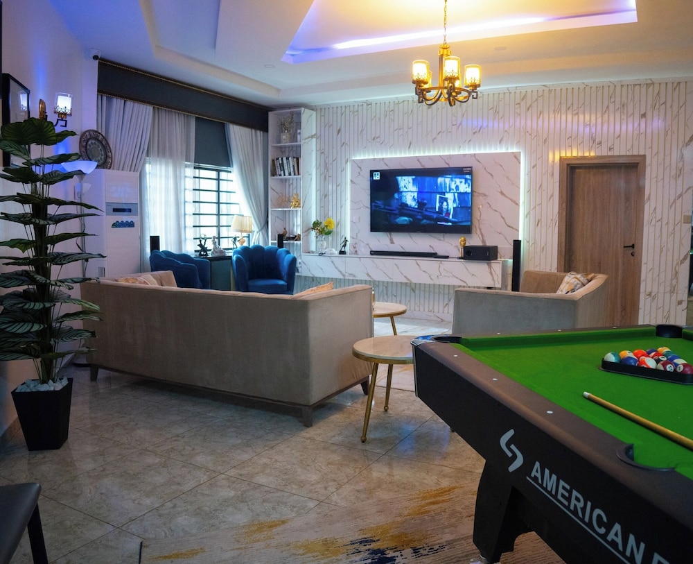Supreme Apartments