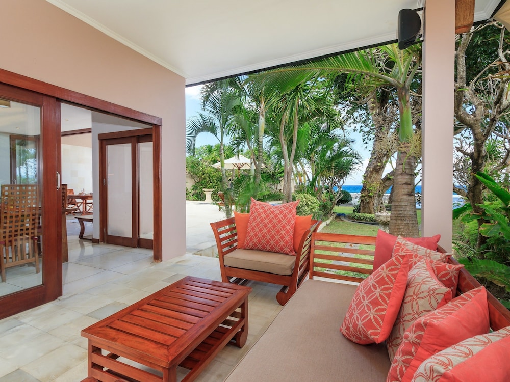 Villa Pantai by Villa Finder