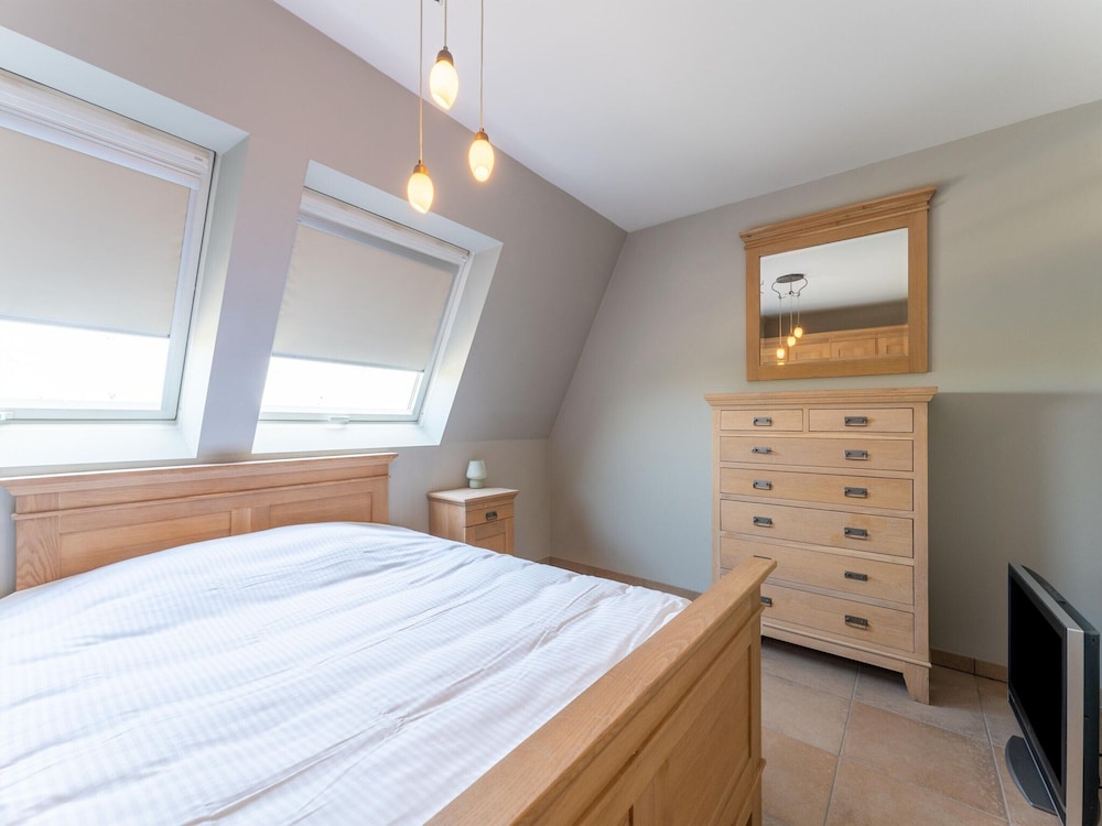 Bright Coastal Stay in Bredene