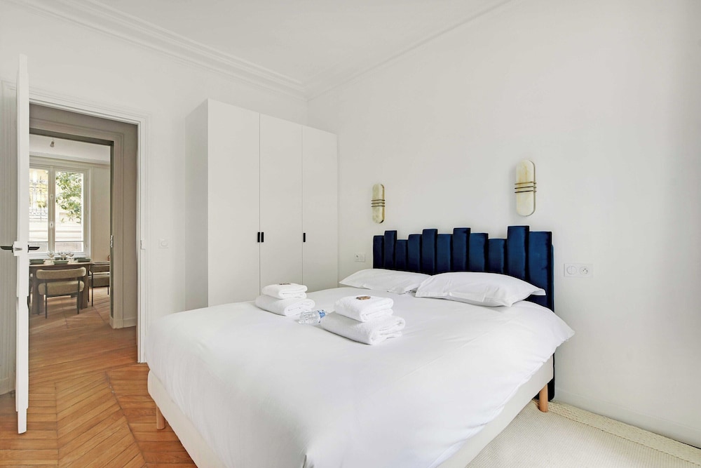Elegant in Neuilly-sur-seine: A Charming Retreat view 3