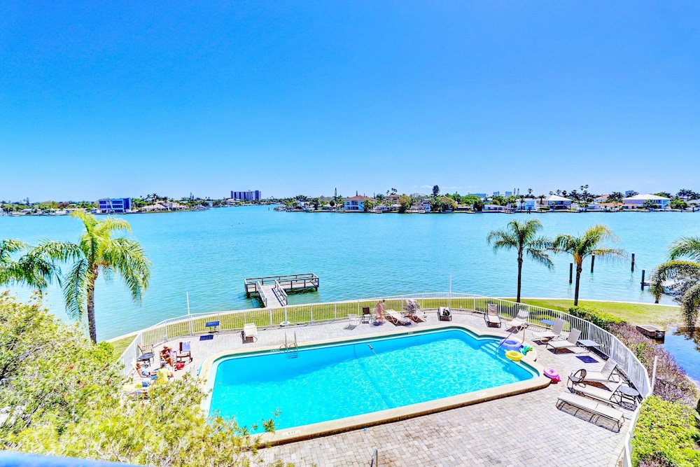 Palms Of Treasure Island #210