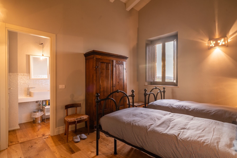 Ribusieri Country House view 2