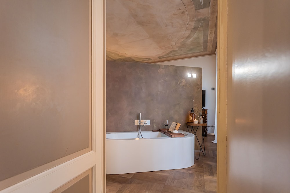 Rovelli 41 in Como With 2 Bedrooms and 3 Bathrooms