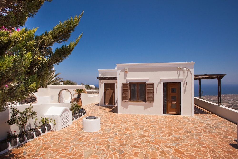 Grand Villa Santorini view 4