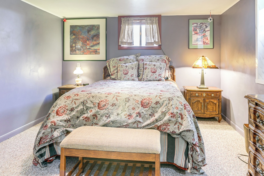 Walk to Main St: Carbondale Apt w/ Shared Patio