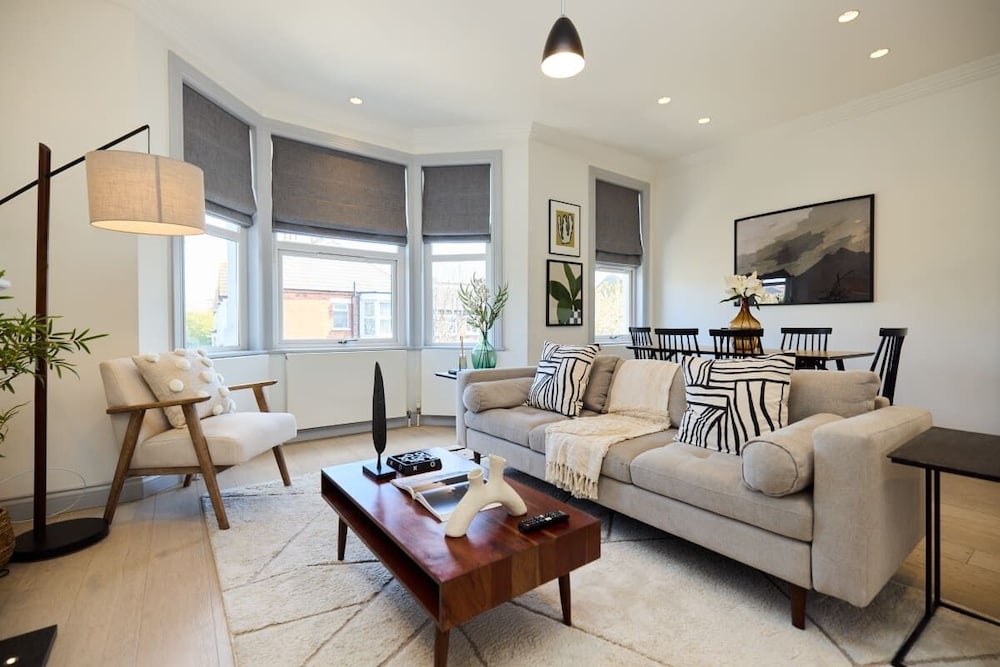 The Leghorn Quarters - Modern 3bdr With Balcony