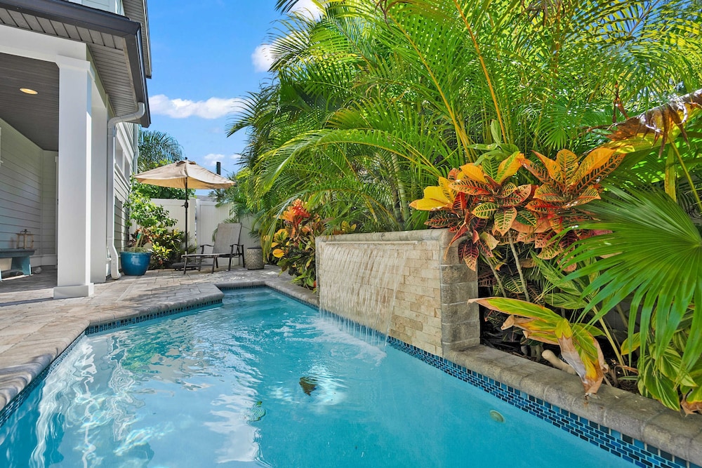 Plunge Pool Pack N Play BBQ Walk Downtown