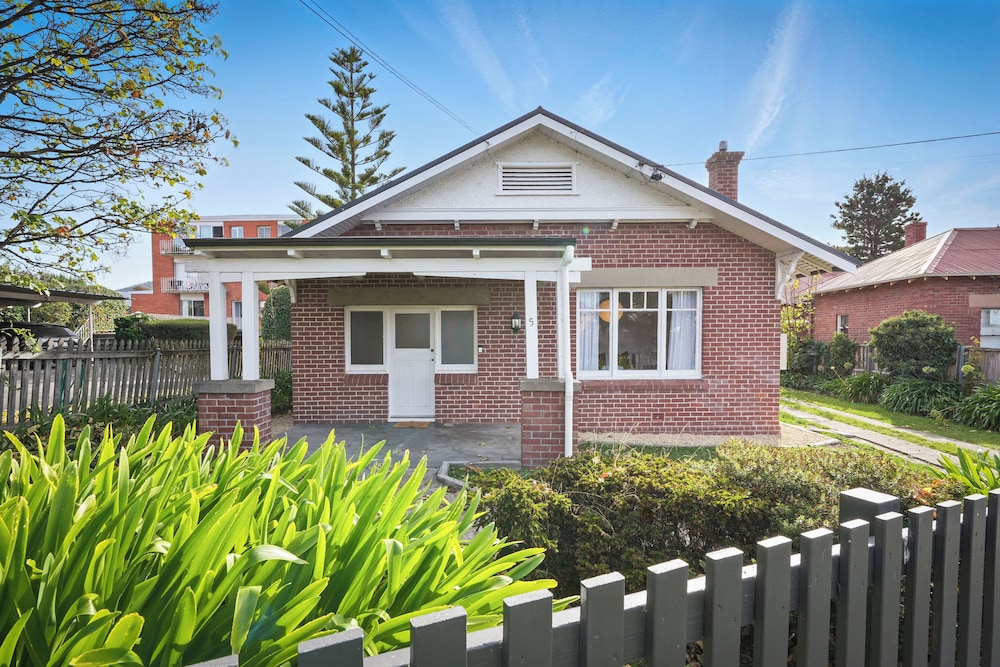 3 Bedroom House - Sandy Bay