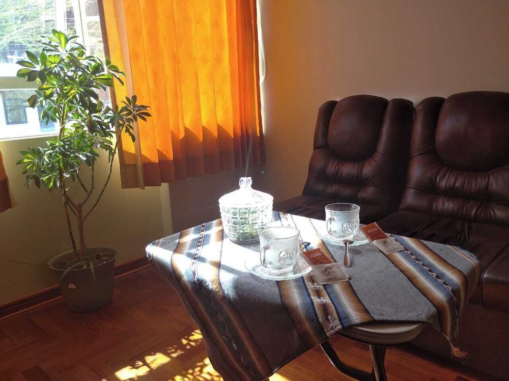 Hostal Kemovi Turístico Desaguadero