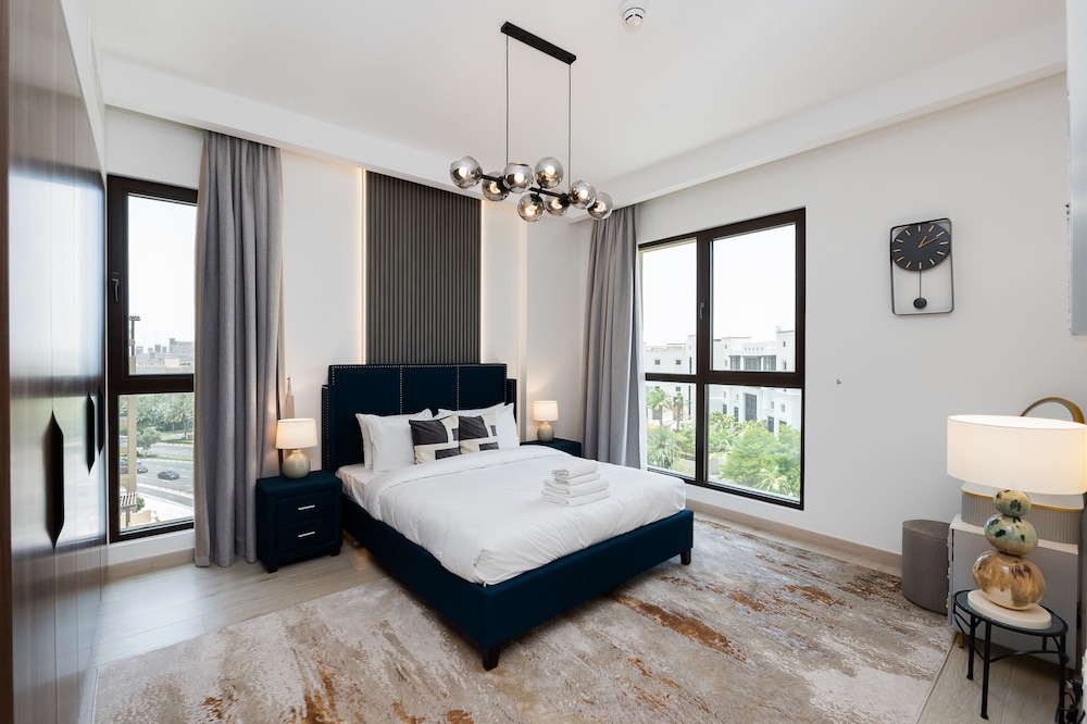 Modern 4BR w Full Burj Al Arab View Pvt Rooftop