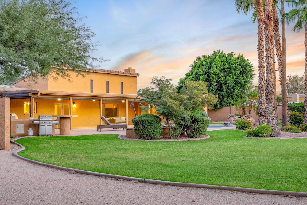 Scottsdale Clubhouse With Pool and Basketball