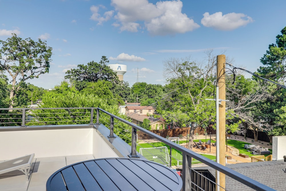 Townhome Near At&t Stadium: Great for Game Day!