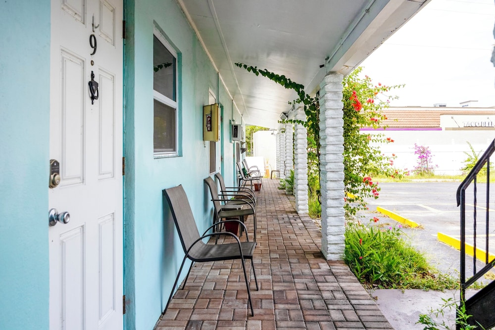 Siesta Motor Inn By Townhouse Kennedy Space Center Titusville I 95