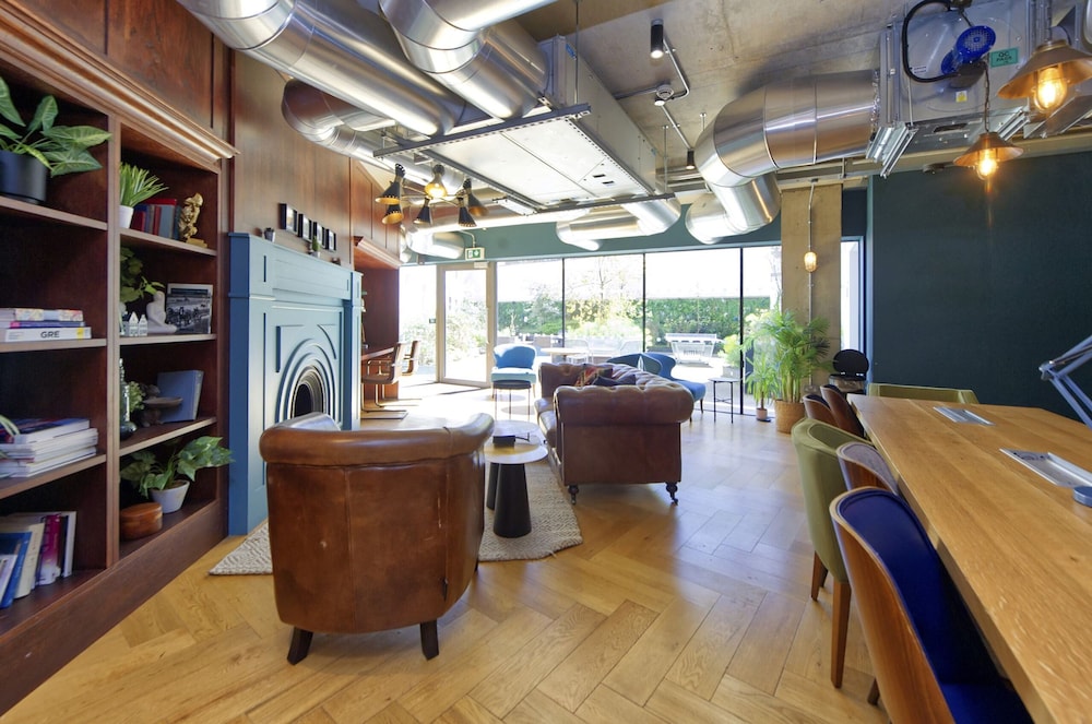 Sleek Student Studio in Prime London Location